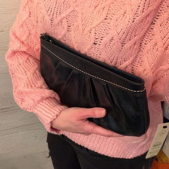 NWT 2012 Coach Navy Pleated Patent Leather Wristlet Clutch with Stitching - Picture 14 of 16